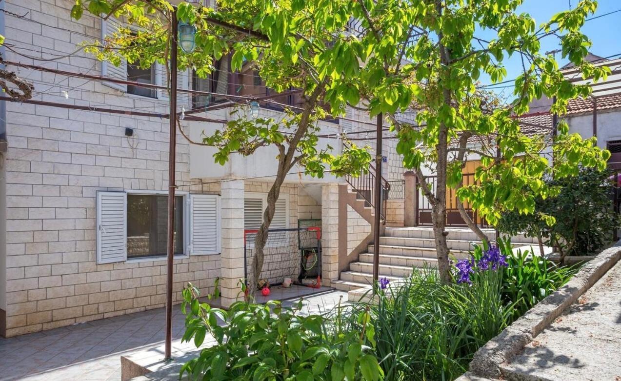 Apartman Bella Трогир Екстериор снимка